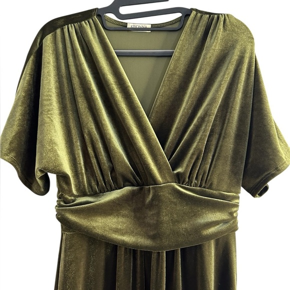 Kiyonna Verona Deep Olive Velvet Evening Size Medium - Picture 3 of 6
